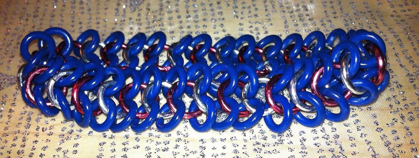 4 1 Stretch Chainmaille 2-Reihig Armband, Navy Mit Silber & Roten Biegeringen Goth Cyber Boho 4 1 Stretch Chainmaille 2-Reihig Armband, Navy Mit Silber & Roten Biegeringen Goth Cyber Boho von DimensionalChainz
