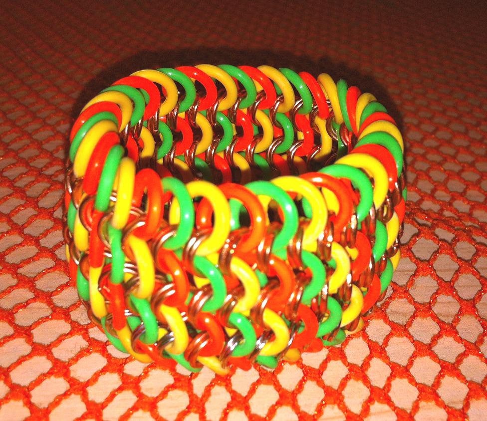 6 3/4" Super Stretchy 3 Farben Glow-In-The-Dark Chainmaille Armband Goth Cyber Rave Club 6 3/4" Super Stretchy 3 Farben Glow-In-The-Dark Chainmaille Armband Goth Cyber Rave Club von DimensionalChainz