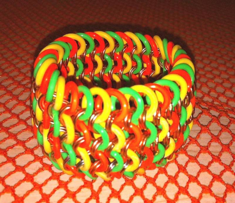 6 3/4" Super Stretchy 3 Farben Glow-In-The-Dark Chainmaille Armband Goth Cyber Rave Club 6 3/4" Super Stretchy 3 Farben Glow-In-The-Dark Chainmaille Armband Goth Cyber Rave Club von DimensionalChainz