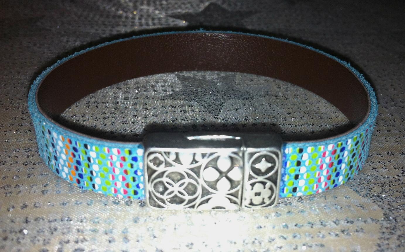 7 1/2 "10 Mm Flaches Blau & Grün Gemustertes Lederarmband Mit Geprägtem Blumenkreis Vintage Silber Magnetverschluss 7 1/2 "10 Mm Flaches Blau & Grün Gemustertes Lederarmband Mit Geprägtem Blumenkreis Vintage Silber Magnetverschluss von DimensionalChainz