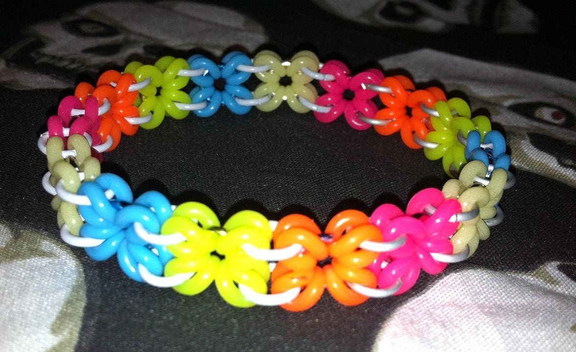 7 3/4" Regenbogen Blume Neon Chainmaille Stretch Armband Goth Industrial Club Cyber Pride 7 3/4" Regenbogen Blume Neon Chainmaille Stretch Armband Goth Industrial Club Cyber Pride von DimensionalChainz
