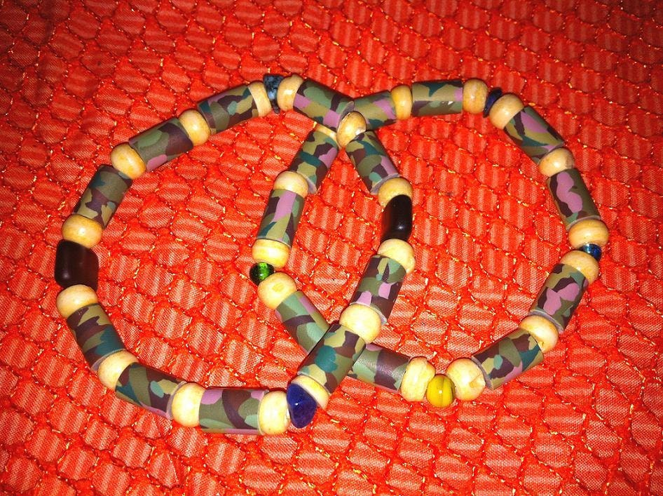 Fimo Ton Camo Tube Bead Stretch Armbänder - Set Von Zwei Woodland Militär Boho Erdig Fimo Ton Camo Tube Bead Stretch Armbänder - Set Von Zwei Woodland Militär Boho Erdig von DimensionalChainz