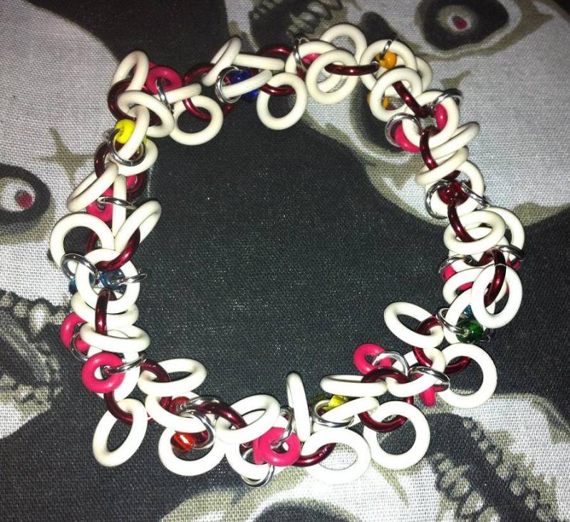 Stretch Chainmaille Armbänder Mit Rocailles Perlen Im Shaggy Stil Stretch Chainmaille Armbänder Mit Rocailles Perlen Im Shaggy Stil von DimensionalChainz