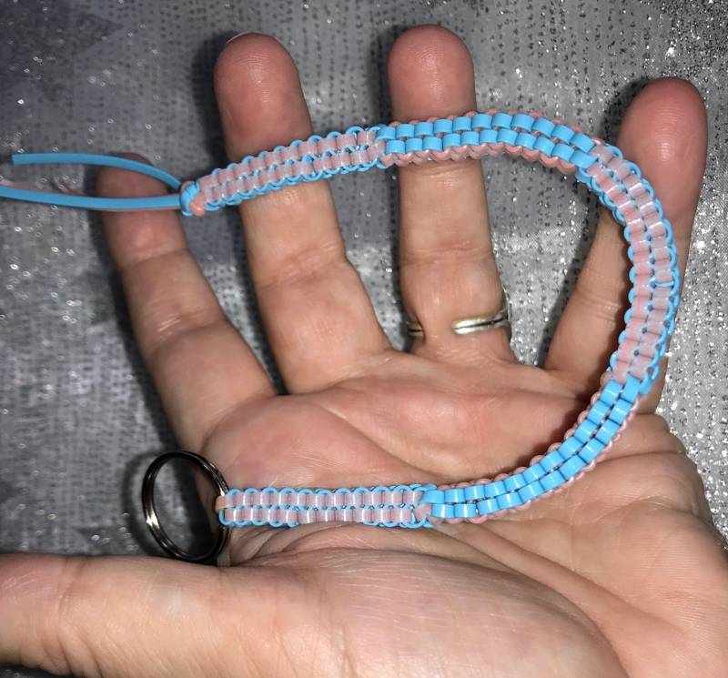 Verschiedene Schlüsselanhänger Mit Schlüsselringen - Cyber Rave Retro Scoubidou Geschenk Gitd Ideen von DimensionalChainz