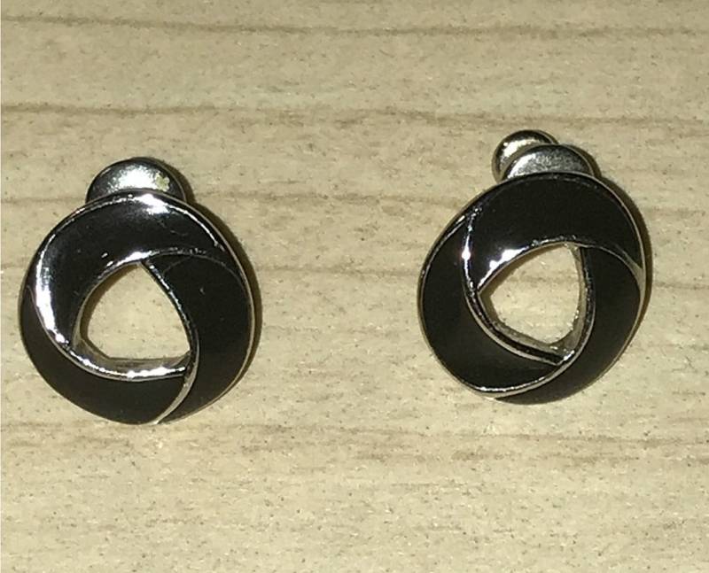 Vintage 1980Er Jahre Emaille Kleine Runde Ohrstecker Boho Art Deco Black Swirl, Schwarz & Braun Skarabäus Vintage 1980Er Jahre Emaille Kleine Runde Ohrstecker Boho Art Deco Black Swirl, Schwarz & Braun Skarabäus von DimensionalChainz