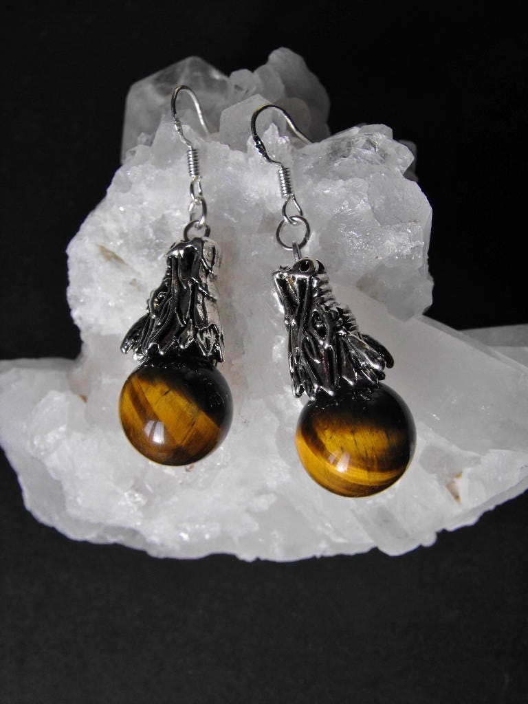 Drachenkopf Und Tigerauge Ohrringe von DimensionsLimousin