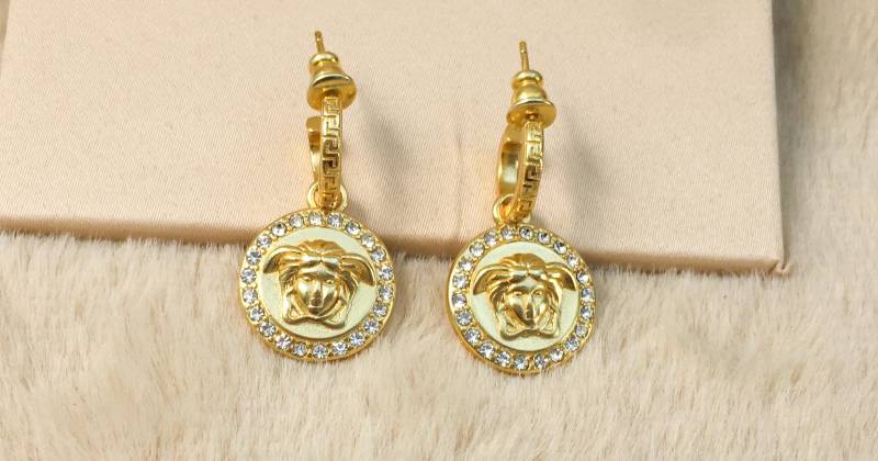 Vintage Stilvolle Versace Gold Tropfen Ohrringe von DimitrijAckeanPlay