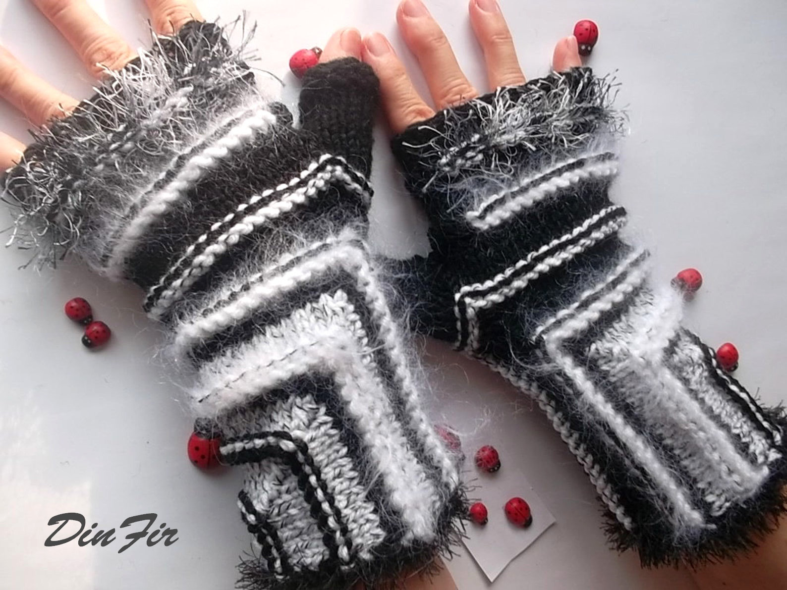 Frauen L Handschuhe Versandfertig Accessoires Fingerlose Handgestrickte Arm Warme Pulswärmer Häkeln Winter Geschenk Mohair Gestreift Schwarz 987 von DinFir