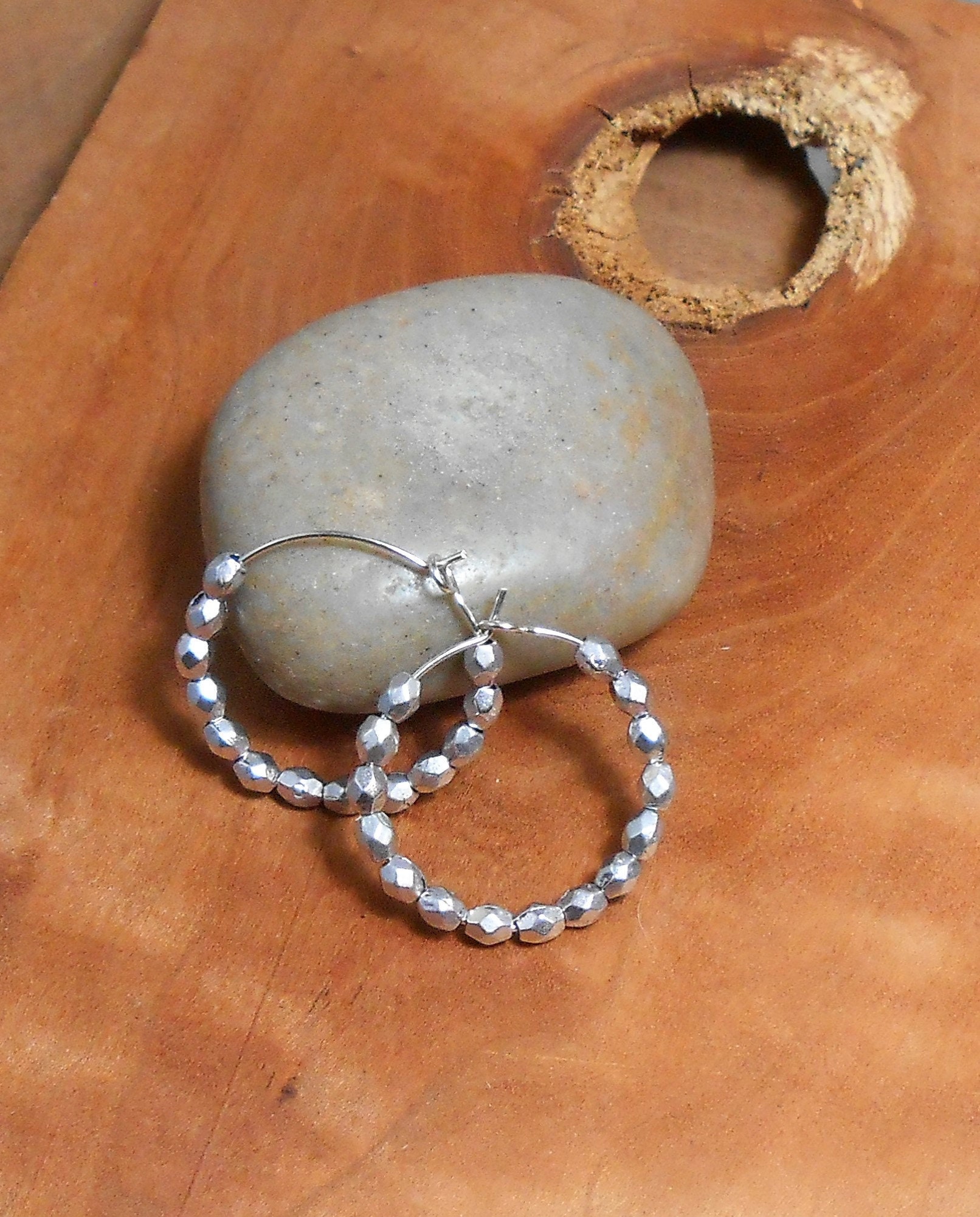 Funkelnde Silber Perlen Creolen von DinaMichelleJewelry