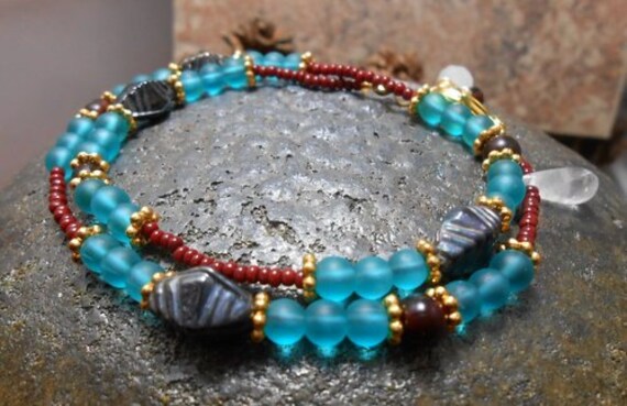 Kleine Perlen Meer Glas Wrap - Boho Armband Armband-Bohemian Schmuck-Schicht Wickelarmband von DinaMichelleJewelry