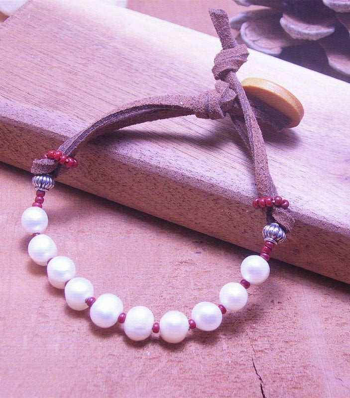 Perle Und Leder Gebet Armband-Boho Chic Schmuck - Stapelbar von DinaMichelleJewelry