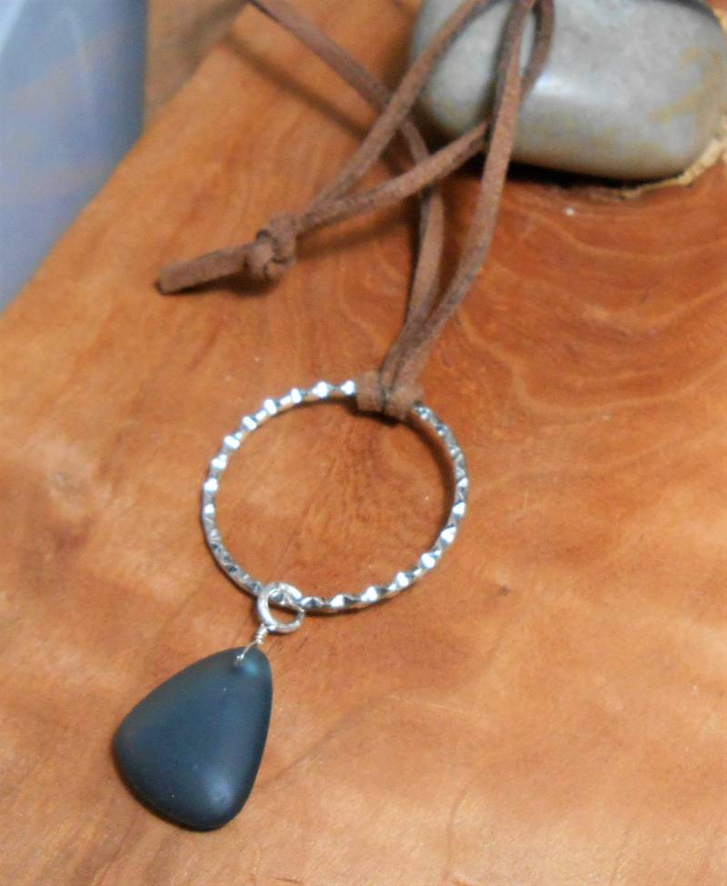 strand Glas, Silber Und Leder Ripple Halskette von DinaMichelleJewelry