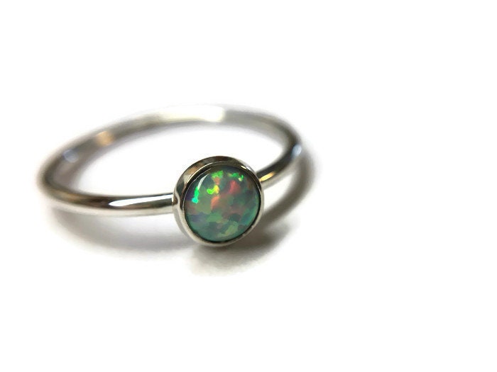 5Mm Opal Lünettenring ~ Stapelring Regenbogen-Edelstein-Ring Einfache Silber Stapler Ring 1, 3 Mm Band Mittlerer Größe Stein 5Mm Opal Lünettenring ~ Stapelring Regenbogen-Edelstein-Ring Einfache Silber Stapler Ring 1, 3 Mm Band Mittlerer Größe Stein von DinanRings