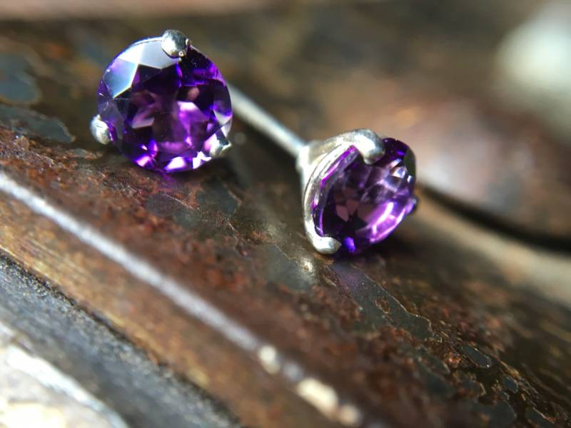 Amethyst Martini Ohrringe ~ Februar Geburtsstein Lila Edelstein Einfache 5 Mm Runde Facettierte Funkelnde Ohrstecker Perfektes Kleines Geschenk Amethyst Martini Ohrringe ~ Februar Geburtsstein Lila Edelstein Einfache 5 Mm Runde Facettierte Funkelnde Ohrstecker Perfektes Kleines Geschenk von DinanRings
