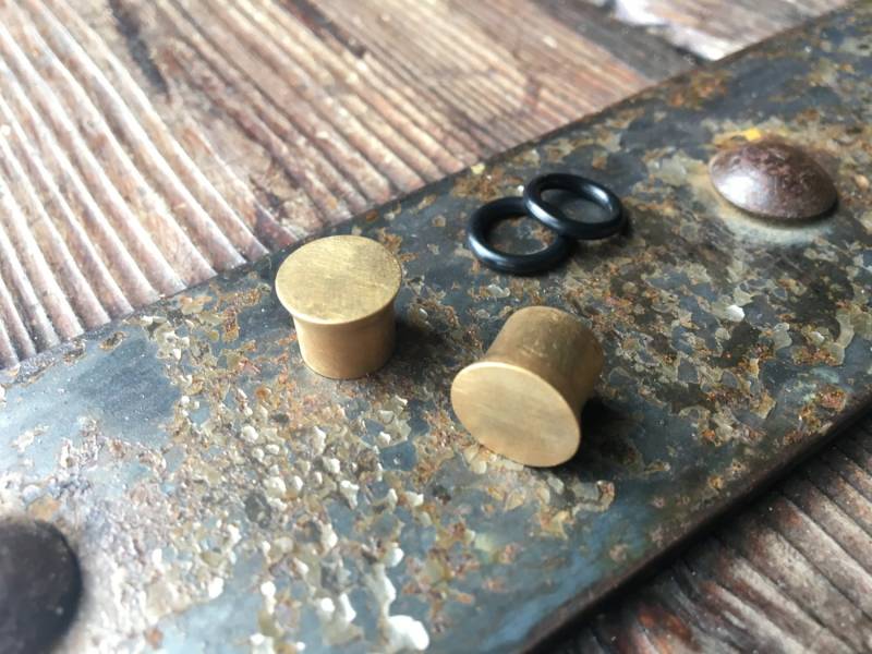 Gekrönte Gold Plugs ~ Satin-Finish Leichte Hohl Gelbgold Getauchte Sterling Silber Tunnel Gemessene Ohrringe Rohr von DinanRings