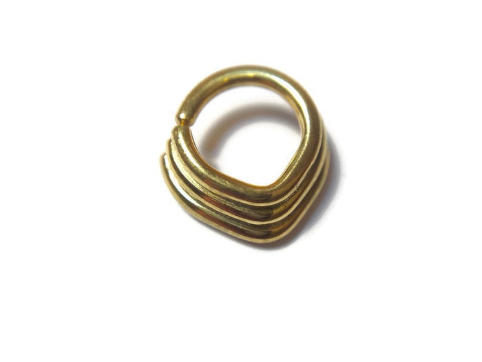 Gold Geschichteter Chevron Septum Ring - Dreieck Gestapelter Nasenbügel Dreifach Verjüngter Nasenring Gelbgold Getauchtes Sterlingsilber Gold Geschichteter Chevron Septum Ring - Dreieck Gestapelter Nasenbügel Dreifach Verjüngter Nasenring Gelbgold Getauchtes Sterlingsilber von DinanRings