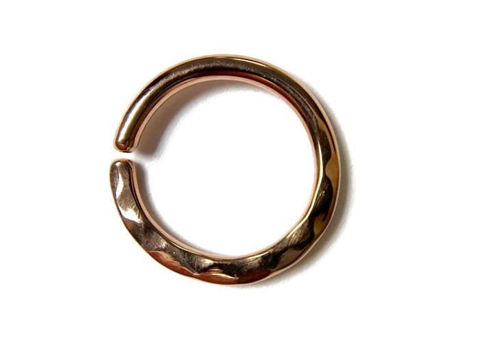 Massiver 14 Karat Rosegold Hammer Texture Septum Ring ~ Nasen Hoop Daith Helix Piercing Nasenschmuck Massiver 14 Karat Rosegold Hammer Texture Septum Ring ~ Nasen Hoop Daith Helix Piercing Nasenschmuck von DinanRings