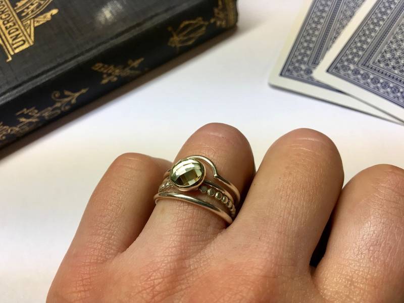 Prasiolith Ring ~ Antiker Rosenschliff Massiv Aus 925Er Silber Stapelring 8 Mm Grüner Amethyst Fassung Hellgrünem Quarz Minimalistisch Prasiolith Ring ~ Antiker Rosenschliff Massiv Aus 925Er Silber Stapelring 8 Mm Grüner Amethyst Fassung Hellgrünem Quarz Minimalistisch von DinanRings
