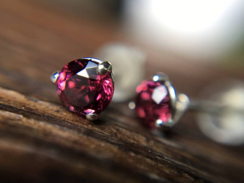 Rosa Granat Martini Ohrstecker ~ Sterling Silber Und Natürliche Rhodolith Granate Natürliche Edelsteine Januar Geburtsstein 5 Mm Runde von DinanRings