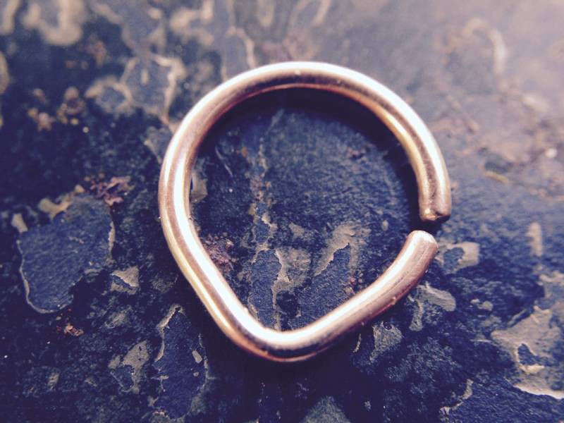 Rose Gold Chevron Septum Ring - Dreieck Hoop Nasenloch Helix Daith Tragus Conch Rook Rose Gold Chevron Septum Ring - Dreieck Hoop Nasenloch Helix Daith Tragus Conch Rook von DinanRings