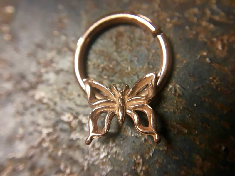 Rose Gold Schmetterling Septum Ring ~ Getauchtes Sterling Silber Nase Hoop Insekt Körperschmuck Rose Gold Schmetterling Septum Ring ~ Getauchtes Sterling Silber Nase Hoop Insekt Körperschmuck von DinanRings