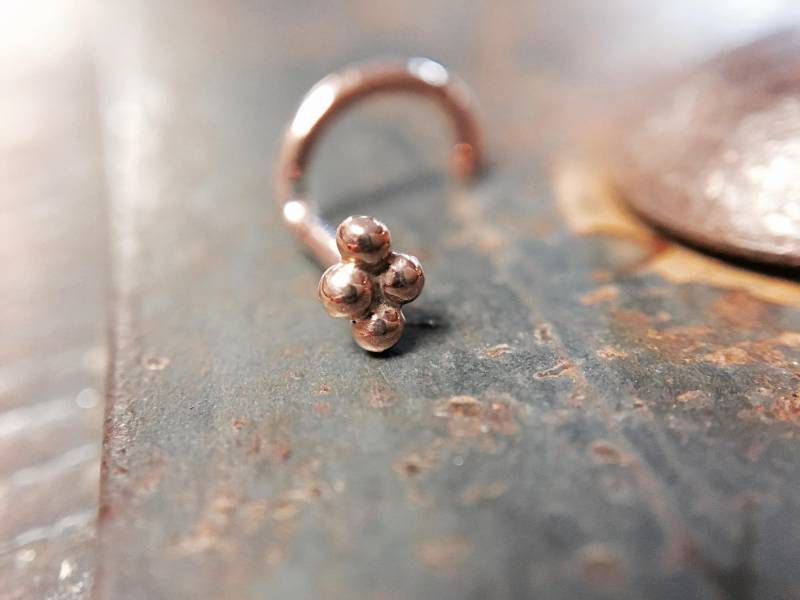 Roségold 4 Dot Nasenstecker ~ Quad Bead Nasenring Vier Perlen Nasenschmuck Rose Gold Getaucht Roségold 4 Dot Nasenstecker ~ Quad Bead Nasenring Vier Perlen Nasenschmuck Rose Gold Getaucht von DinanRings