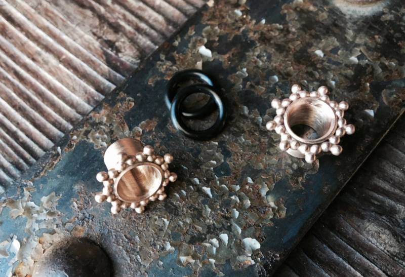 Satinierte Roségold Plugs ~ Gemessene Ohrringe Getauchtes Sterlingsilber Mit Matter Oberfläche Körperschmuck Röhren Satinierte Roségold Plugs ~ Gemessene Ohrringe Getauchtes Sterlingsilber Mit Matter Oberfläche Körperschmuck Röhren von DinanRings