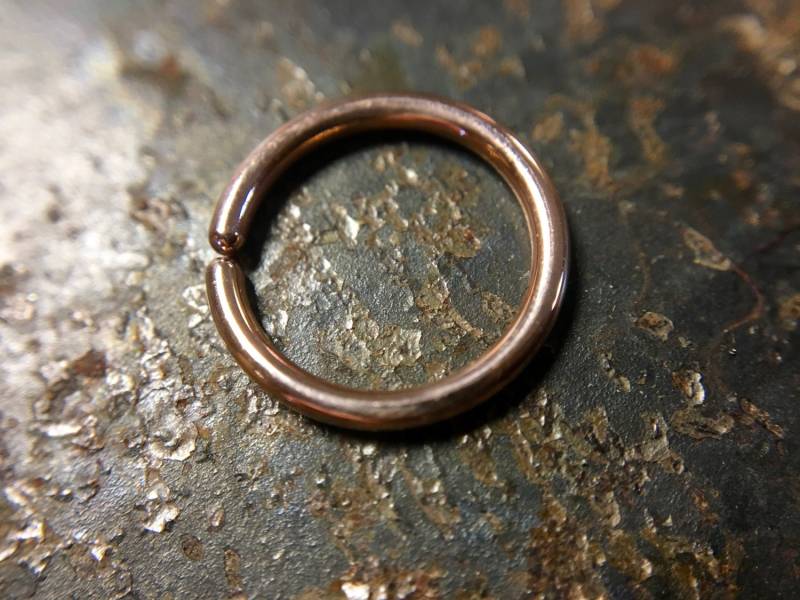 Schlichte Rose Gold Nase Hoop - Getaucht Sterling Silber Edler Kleiner Roter Nasenloch Ring Schlichte Rose Gold Nase Hoop - Getaucht Sterling Silber Edler Kleiner Roter Nasenloch Ring von DinanRings