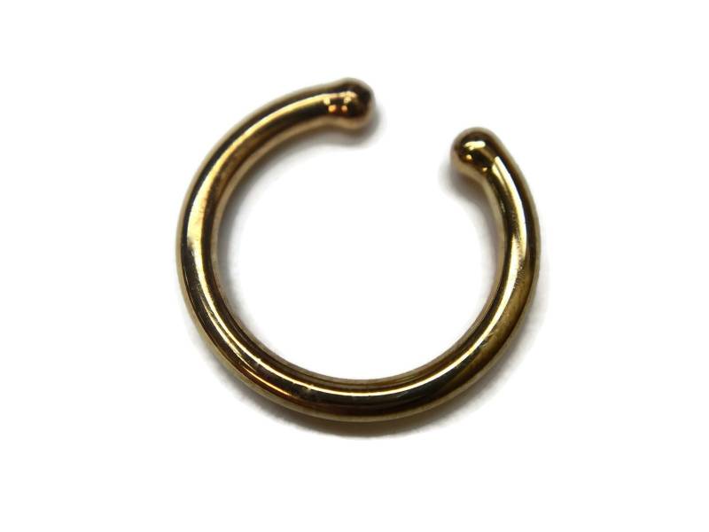 Schlichtes Gold Clip On Piercing ~ Gelbgold Getauchtes Sterling Silber Faux Nasenring Fake Septum Ring Schlichter Faker Körperschmuck Schlichtes Gold Clip On Piercing ~ Gelbgold Getauchtes Sterling Silber Faux Nasenring Fake Septum Ring Schlichter Faker Körperschmuck von DinanRings