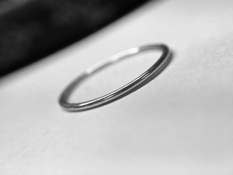 Schmaler Silberring 1 Mm ~ Schlichter Hochzeitsring Glanz Poliert Runder Ring Schmaler Silberring 1 Mm ~ Schlichter Hochzeitsring Glanz Poliert Runder Ring von DinanRings