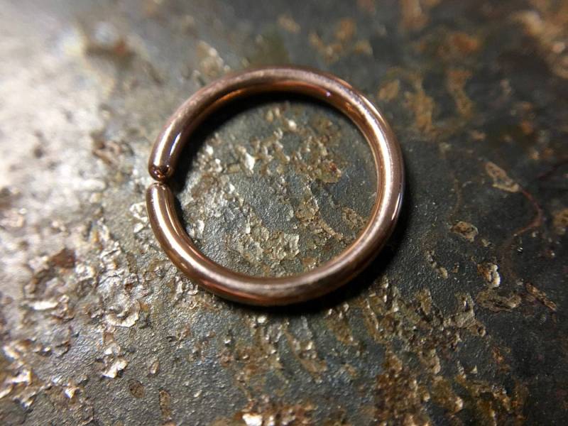 Solider 14 Karat Rosegold Septum Ring - Hypoallergen Rotgold Naht Schlichter Solid Gold Nasenreifen Solider 14 Karat Rosegold Septum Ring - Hypoallergen Rotgold Naht Schlichter Solid Gold Nasenreifen von DinanRings