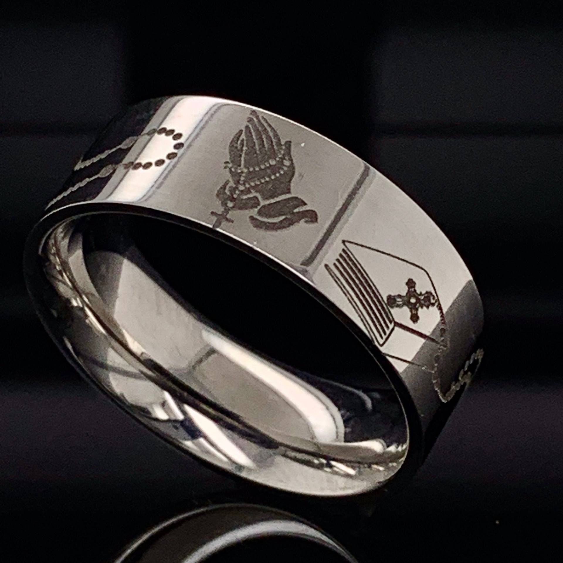 Christian Wolfram Ring 8 Mm Rosenkranz Bibel Kreuz Betende Hände Unisex Ehering Graviert von DinaraStudio