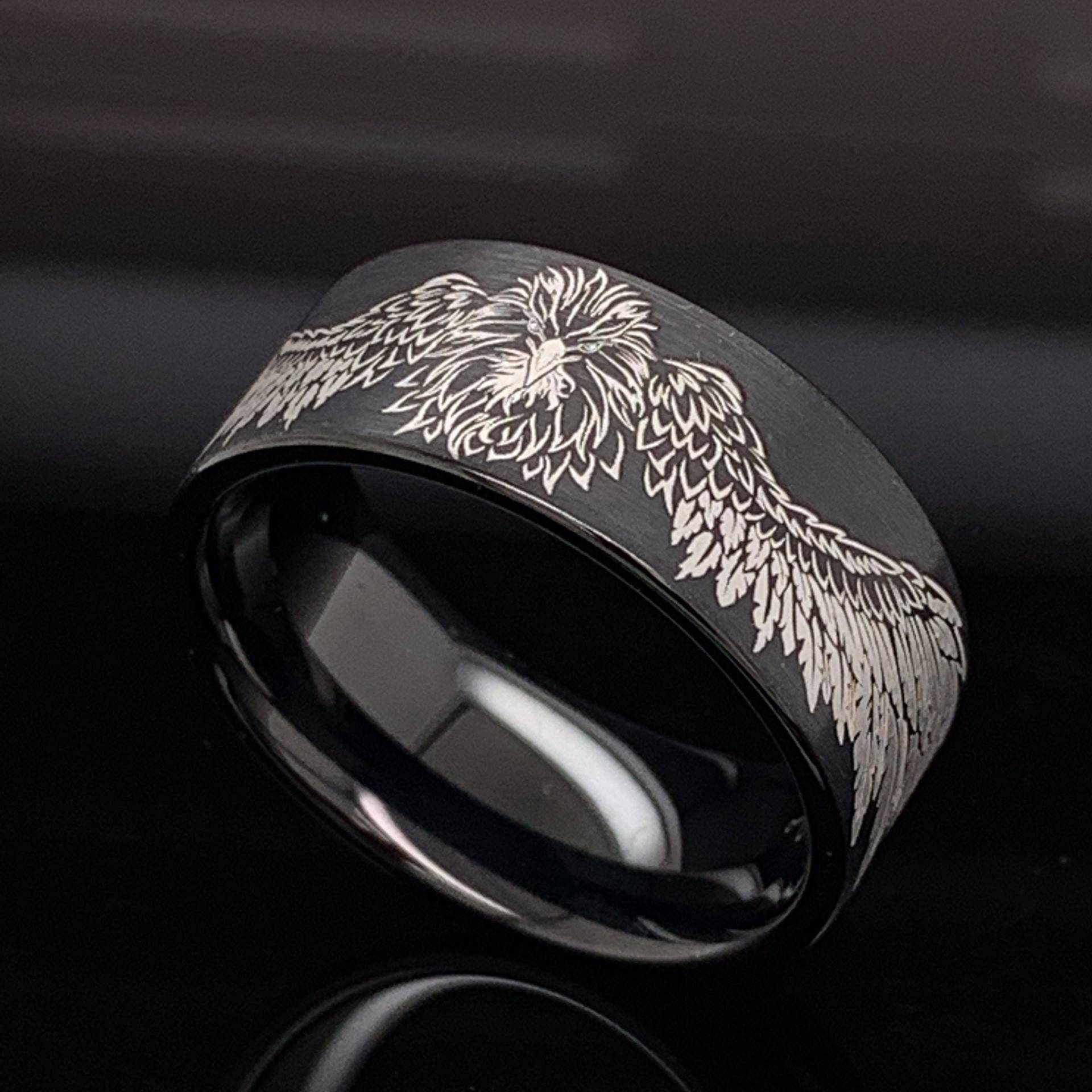 Schwarz Wolfram Adler Ring Herren Hochzeit Schmuck Individuell Graviert 9 Mm Band Personalisierte Geschenk von DinaraStudio