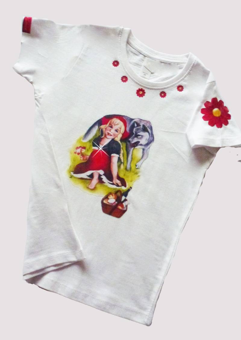 Geschenk Für Mädchen - Märchen T-Shirt Rotkäppchen von DiniDoor