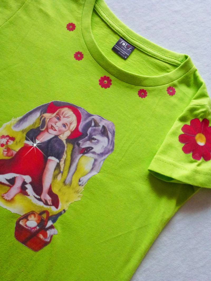 Geschenk Für Mädchen - Märchen -T-Shirt Rotkäppchen von DiniDoor