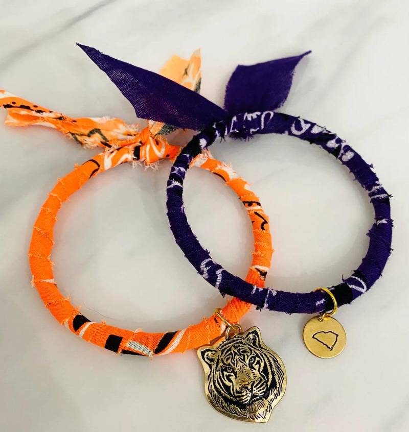 Clemson Tigers Bandana Armreif Charm Schmuck Clemson Tigers Bandana Armreif Charm Schmuck von DinnerPartyDarling