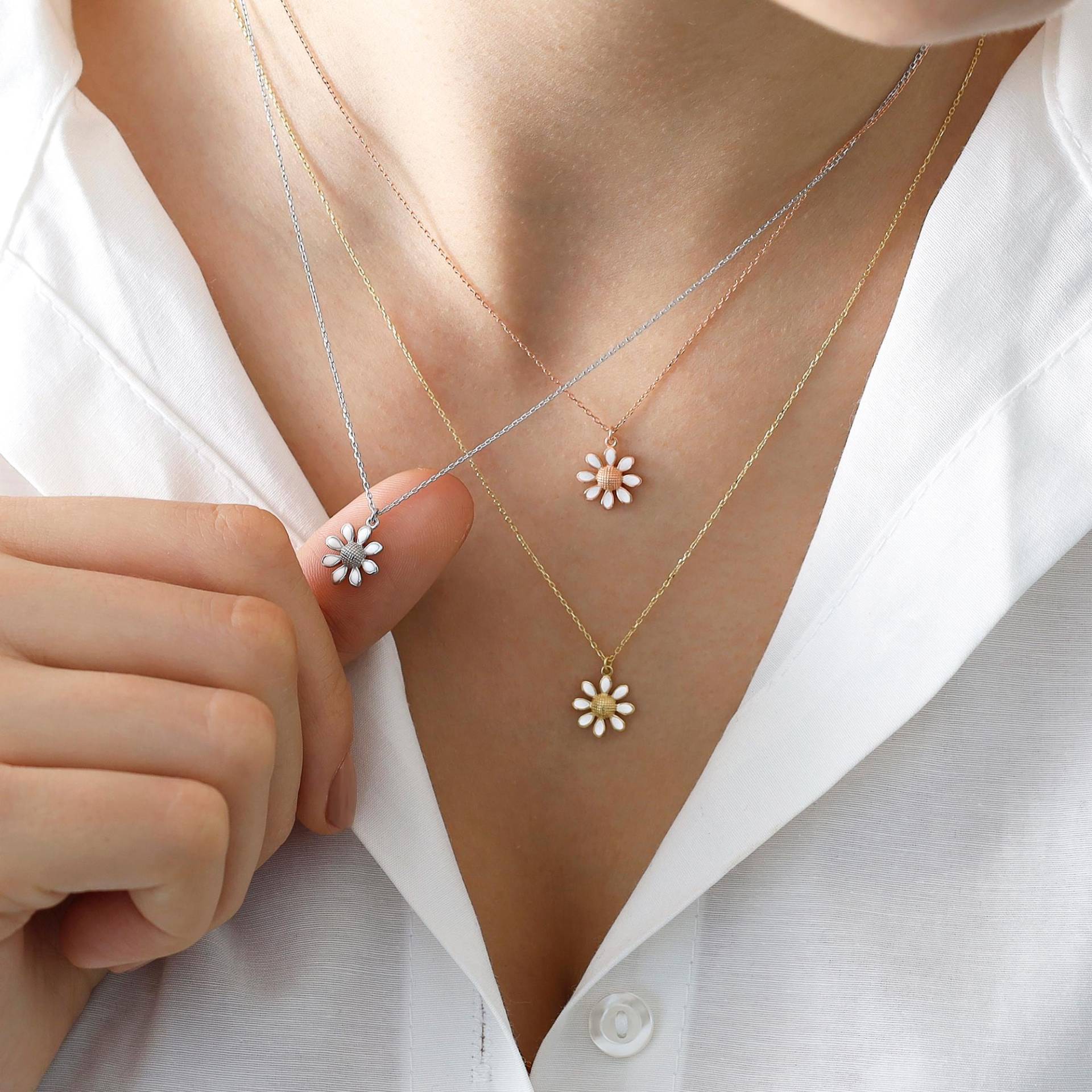 14K Gold Daisy Halskette | Winzige Weiße Emaille Blumen Kamille Anhänger Geschenk von DionJewel