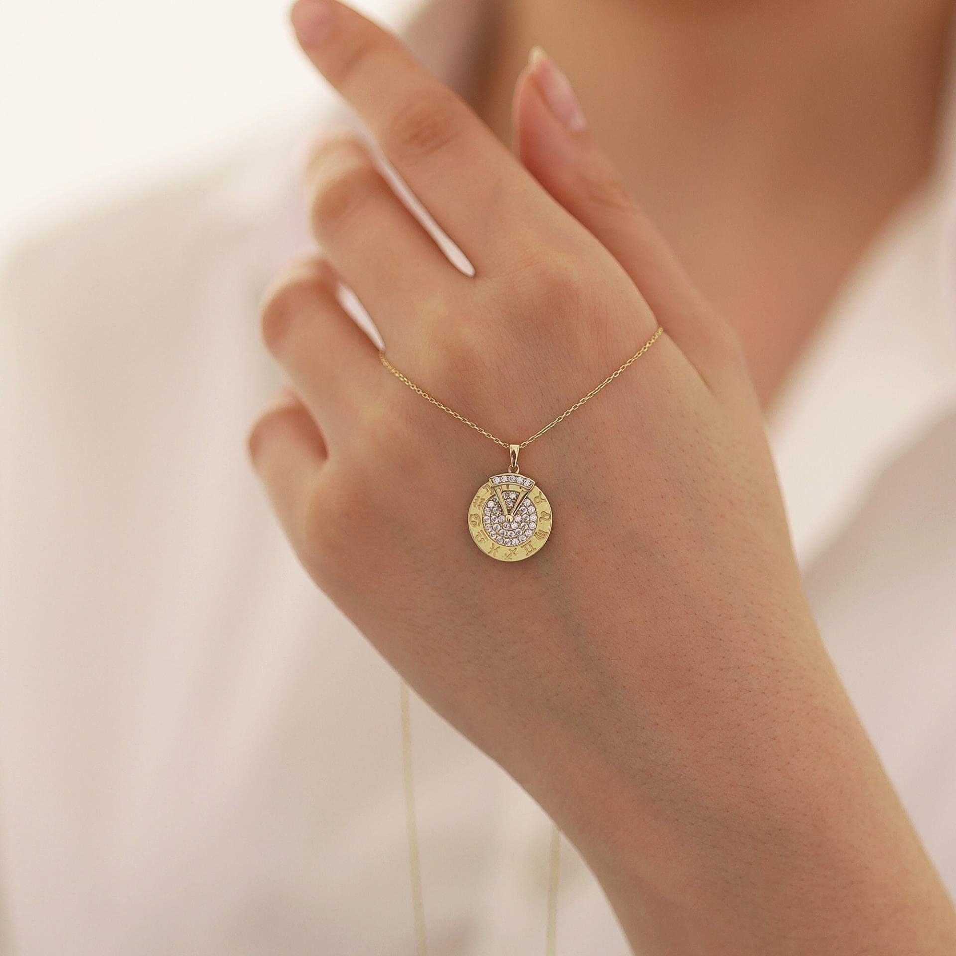 14K Gold Sternzeichenscheibe Anhänger | Rotierender Diamant Horoskop Charm, Zwillinge Taurus Leo von DionJewel