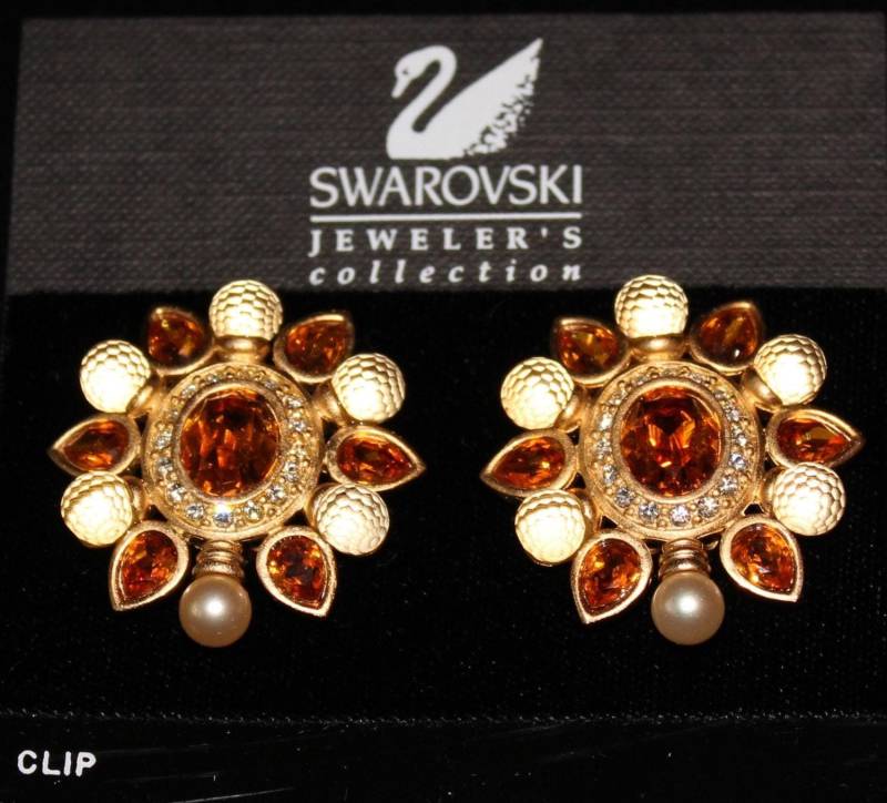 1980Er Swarovski Signierte Ohrclips Vergoldet Mit Kristallen Und Perlen von Dior4U
