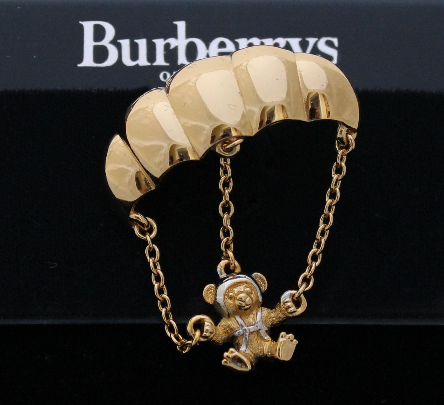 Burberrys Of London Brosche Anstecknadel Vergoldet Paraglider Bär von Dior4U