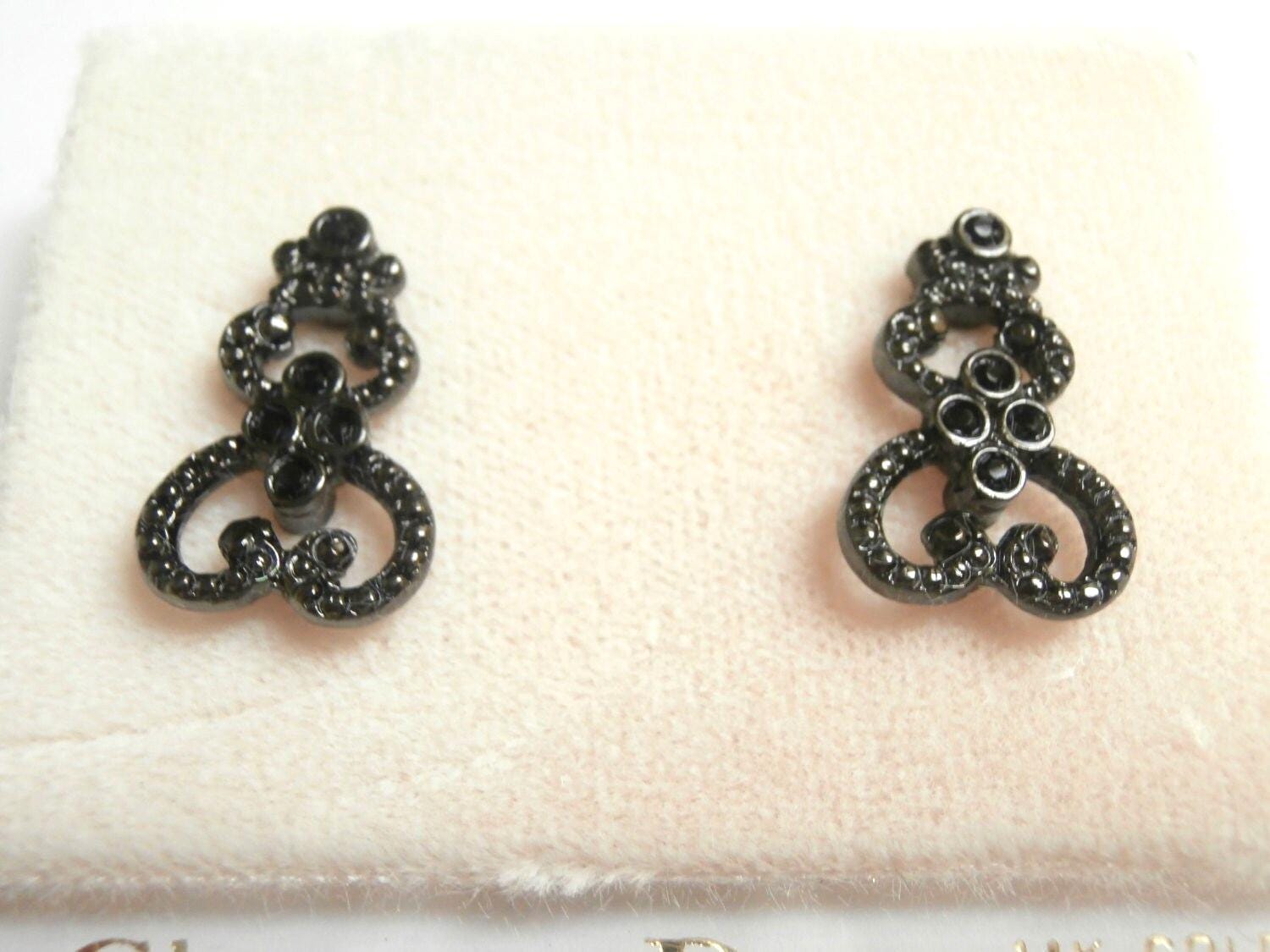 Christian Dior Schwarze Kristallohrringe; Schwarzes Finish, 14 Kt Ohrstecker Made in Usa von Dior4U