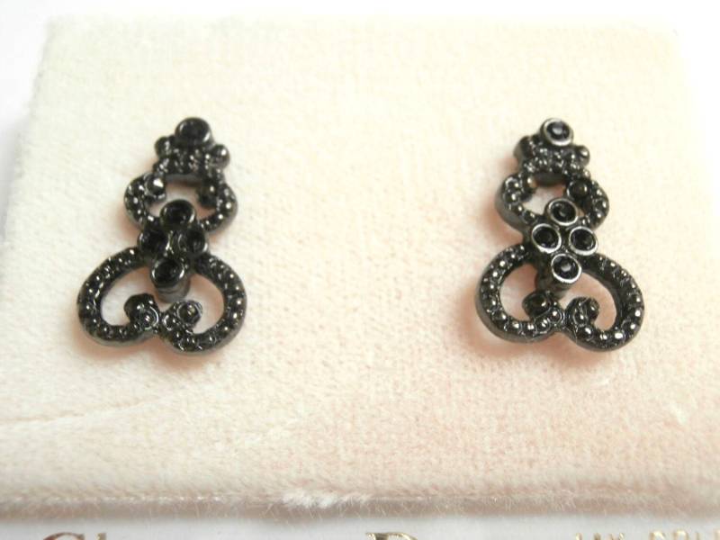 Christian Dior Schwarze Kristallohrringe; Schwarzes Finish, 14 Kt Ohrstecker Made in Usa von Dior4U