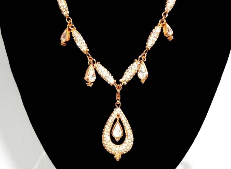 Christian Dior Signierte Halskette Abnehmbarer Anhänger Vergoldet Mit Kristallen Made in Den Usa von Dior4U