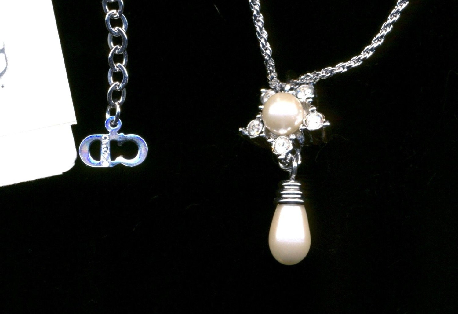Christian Dior Signierte Halskette Rhodium Mit Kristall & Perlenanhänger Made in Usa von Dior4U