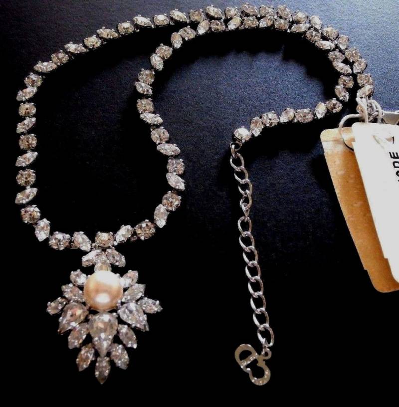 Christian Dior Signierte Halskette Rhodium Überzogen Mit Diamante & Perle Gesetzt von Dior4U