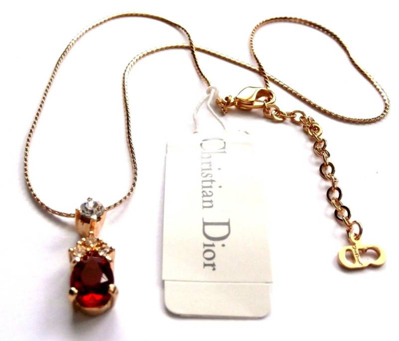 Christian Dior Signierte Halskette Vergoldet Mit Rubin Rot Kristall Anhänger Made in Usa von Dior4U