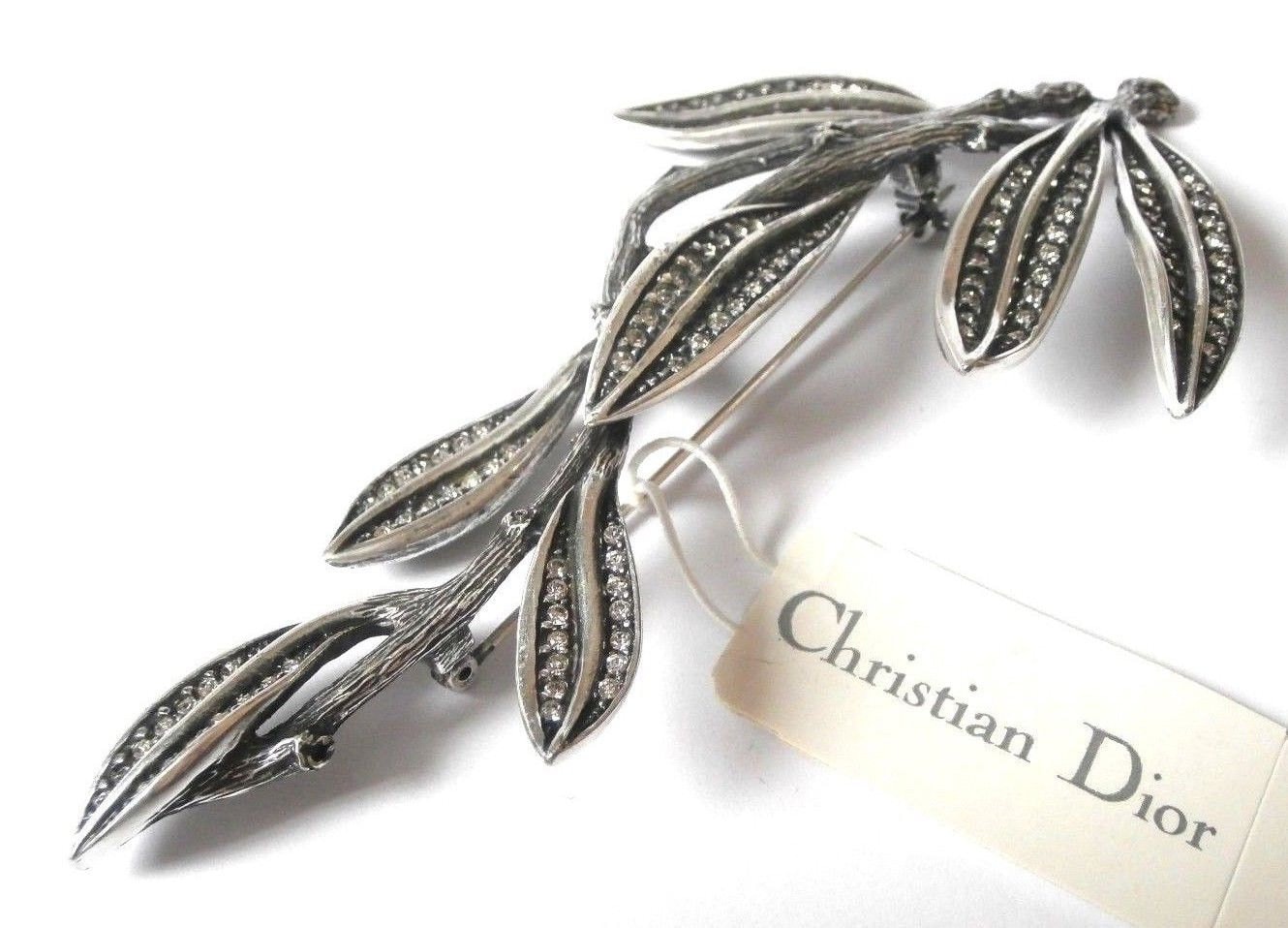 Christian Dior Signierte Pin Brosche Antique Finish Zweig Mit Klaren Kristallen Set Made in Usa von Dior4U