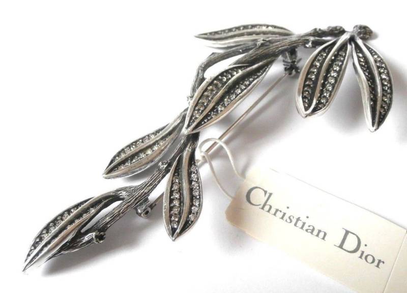 Christian Dior Signierte Pin Brosche Antique Finish Zweig Mit Klaren Kristallen Set Made in Usa von Dior4U