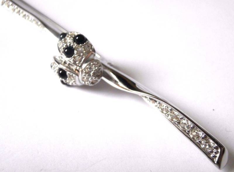 Christian Dior Signierte Pin Brosche Rhodium Plated Marienkäfer Auf Zweig Mit Kristallen Made in Usa von Dior4U