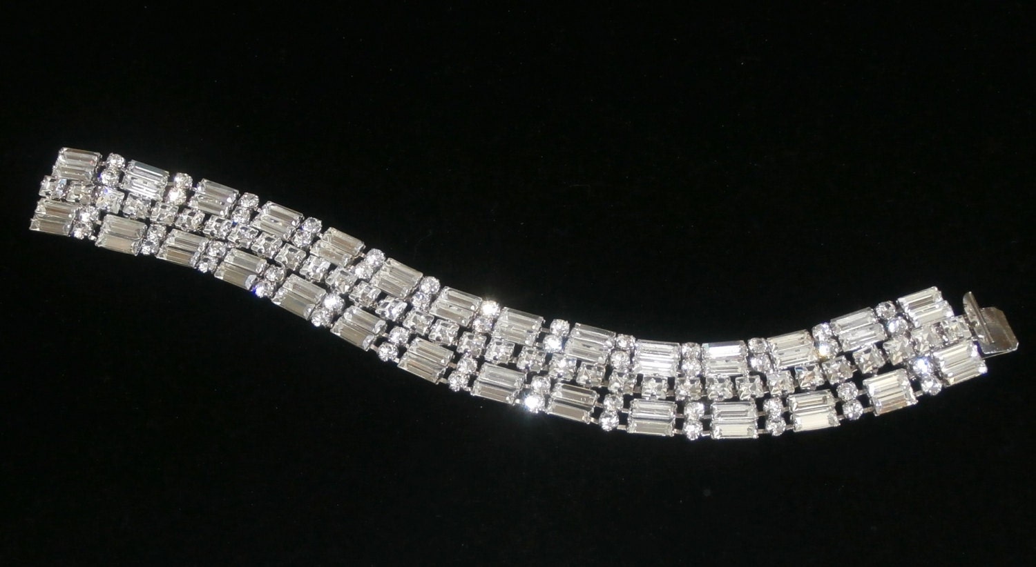 Christian Dior Signierte Rhodinierte Armband Mit Diamante Gesetzt von Dior4U